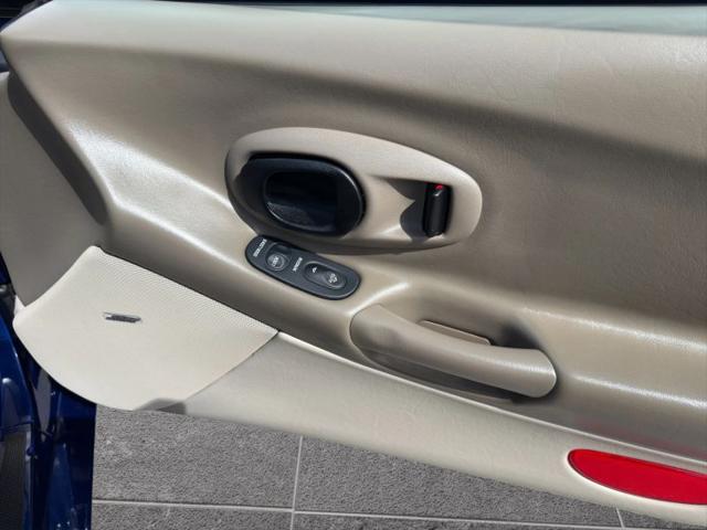 2004 Chevrolet Corvette Base