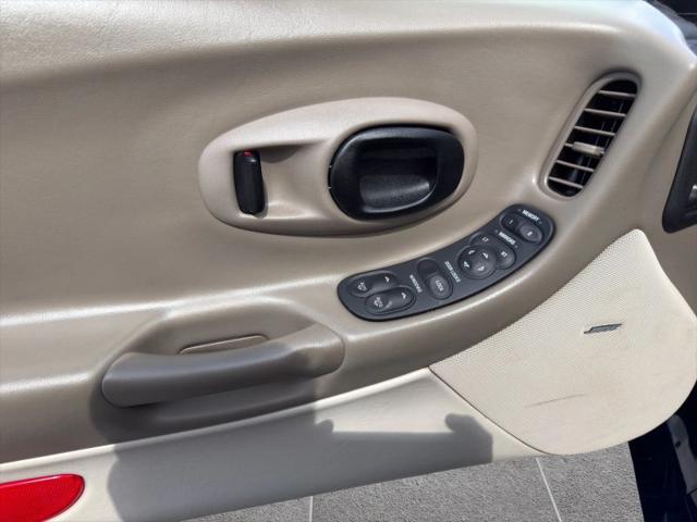 2004 Chevrolet Corvette Base