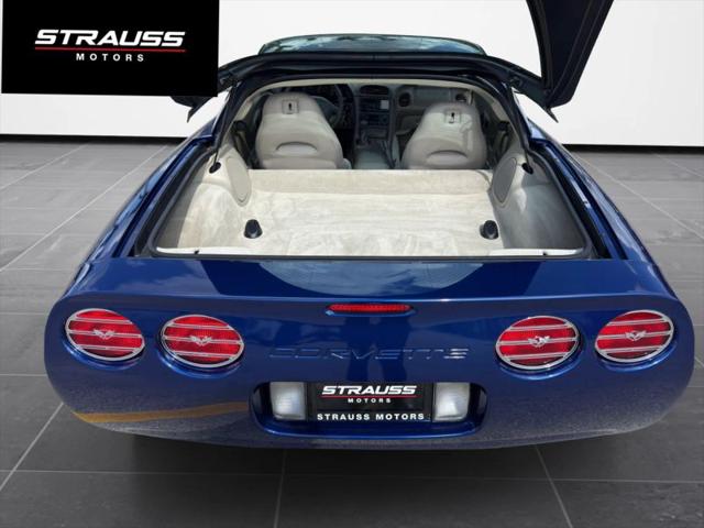 2004 Chevrolet Corvette Base