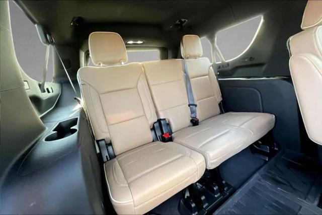 2023 Chevrolet Suburban 4WD Premier