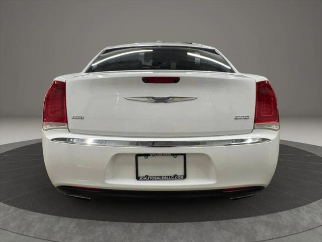 2017 Chrysler 300 Limited AWD