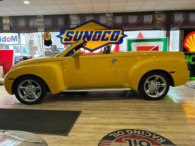 2004 Chevrolet SSR Base