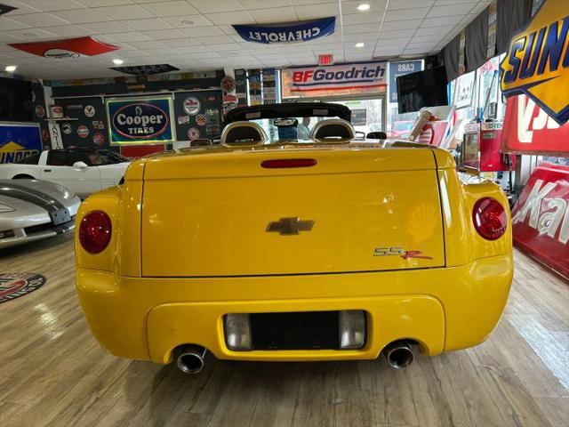2004 Chevrolet SSR Base