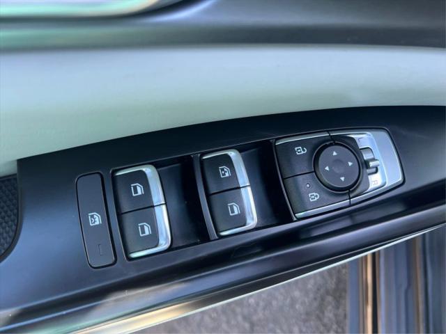 2022 Kia Carnival MPV LX Seat Package