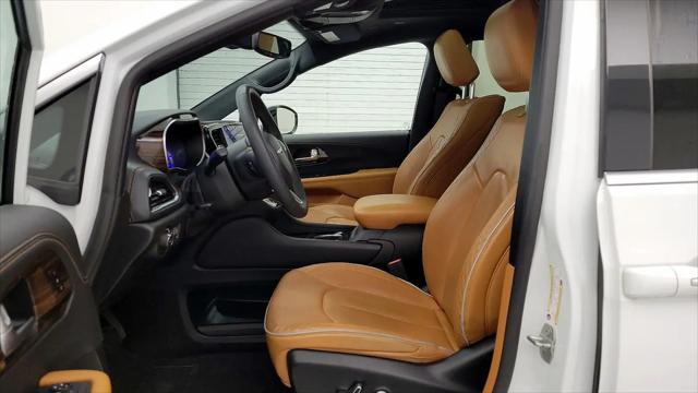 2023 Chrysler Pacifica Hybrid Pinnacle