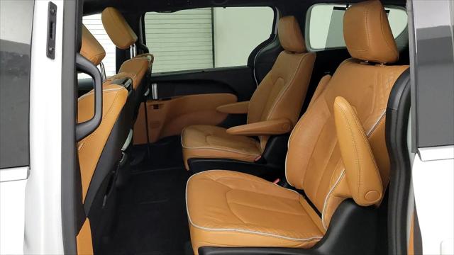 2023 Chrysler Pacifica Hybrid Pinnacle