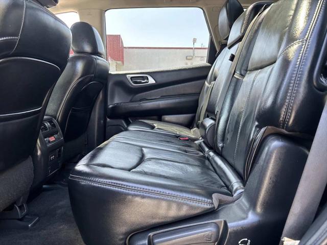 2017 Nissan Pathfinder SL