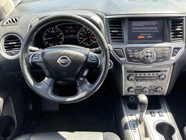 2017 Nissan Pathfinder SL
