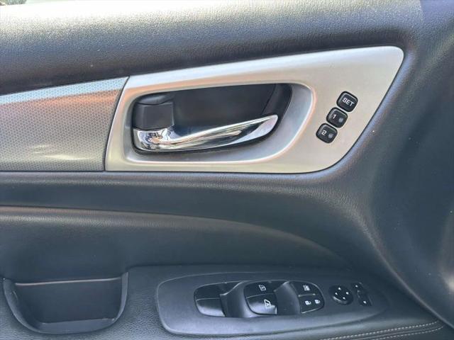 2017 Nissan Pathfinder SL