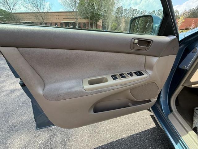2004 Toyota Camry LE