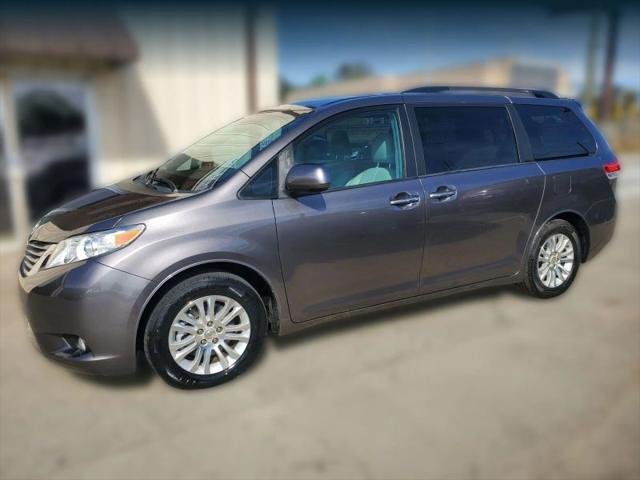 2012 Toyota Sienna XLE V6 8 Passenger