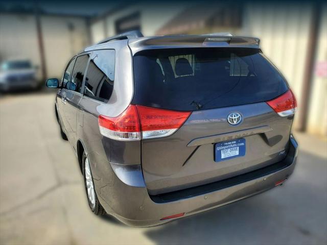 2012 Toyota Sienna XLE V6 8 Passenger