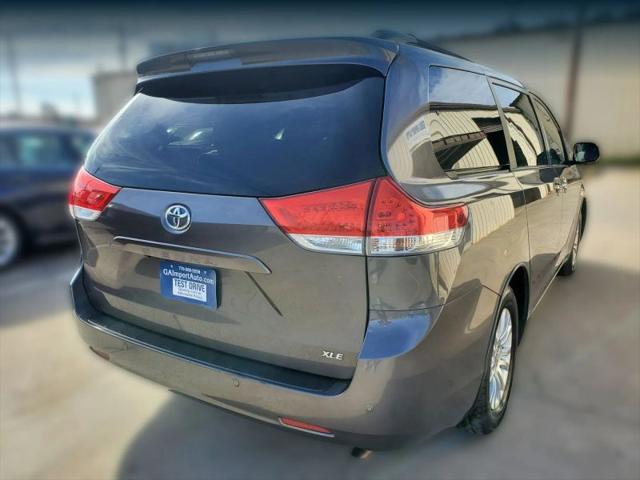 2012 Toyota Sienna XLE V6 8 Passenger