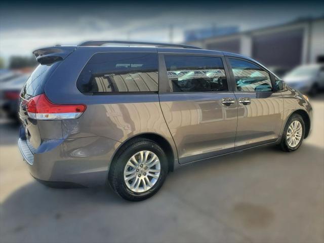 2012 Toyota Sienna XLE V6 8 Passenger