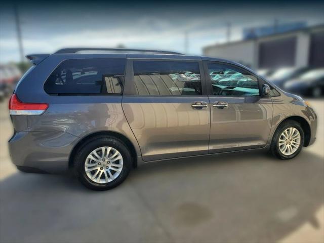 2012 Toyota Sienna XLE V6 8 Passenger