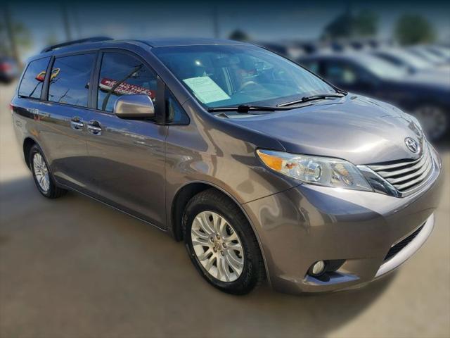 2012 Toyota Sienna XLE V6 8 Passenger