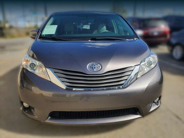 2012 Toyota Sienna XLE V6 8 Passenger