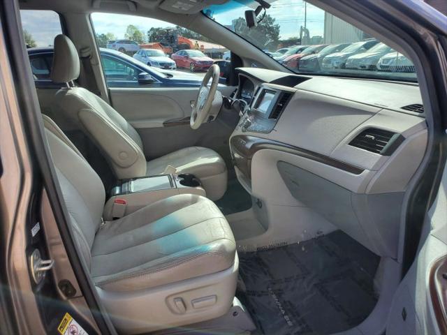 2012 Toyota Sienna XLE V6 8 Passenger
