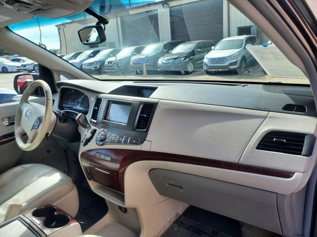 2012 Toyota Sienna XLE V6 8 Passenger