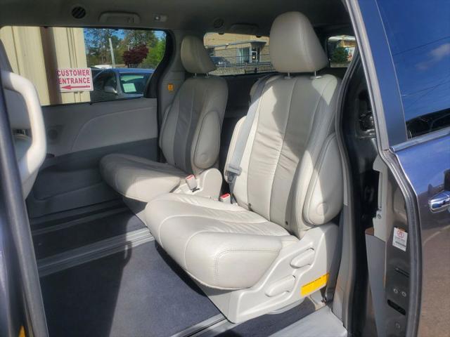 2012 Toyota Sienna XLE V6 8 Passenger