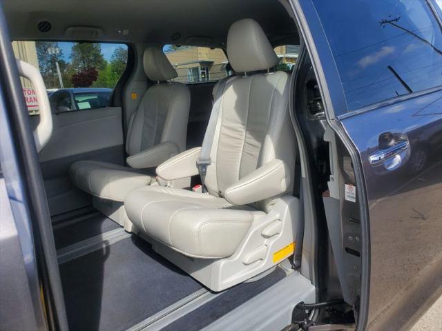 2012 Toyota Sienna XLE V6 8 Passenger