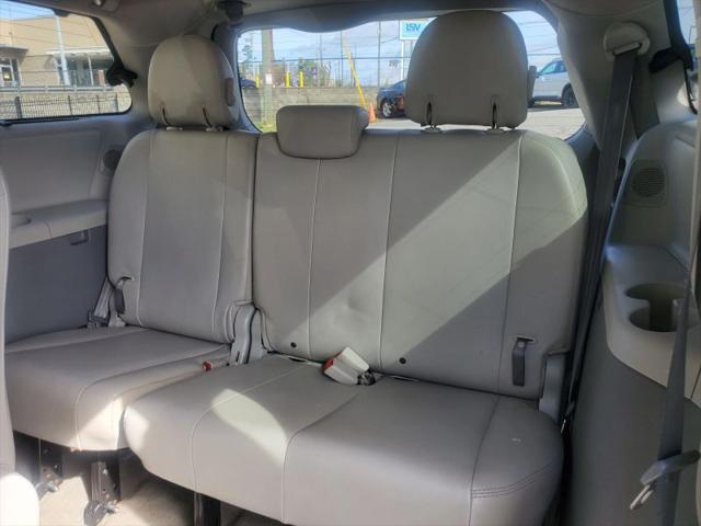 2012 Toyota Sienna XLE V6 8 Passenger