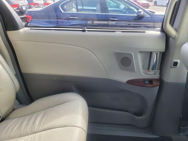 2012 Toyota Sienna XLE V6 8 Passenger