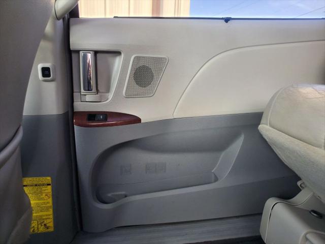 2012 Toyota Sienna XLE V6 8 Passenger