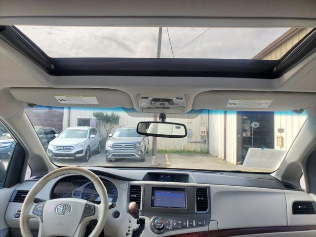 2012 Toyota Sienna XLE V6 8 Passenger