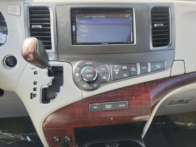 2012 Toyota Sienna XLE V6 8 Passenger