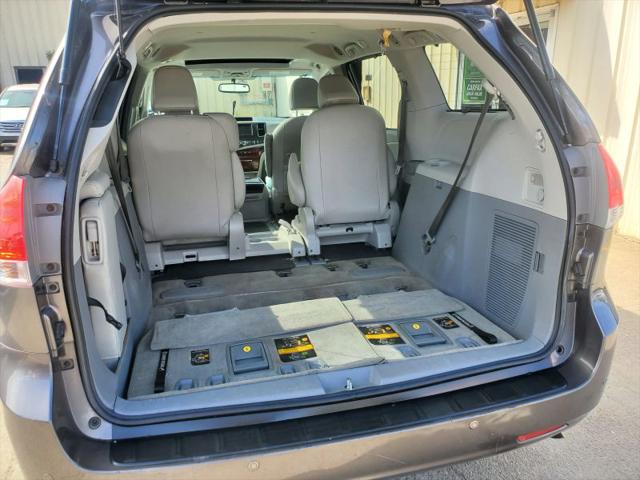 2012 Toyota Sienna XLE V6 8 Passenger