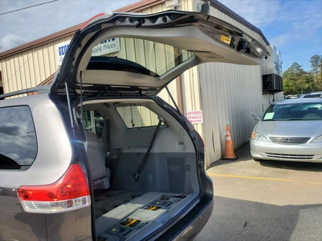 2012 Toyota Sienna XLE V6 8 Passenger