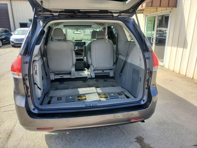 2012 Toyota Sienna XLE V6 8 Passenger