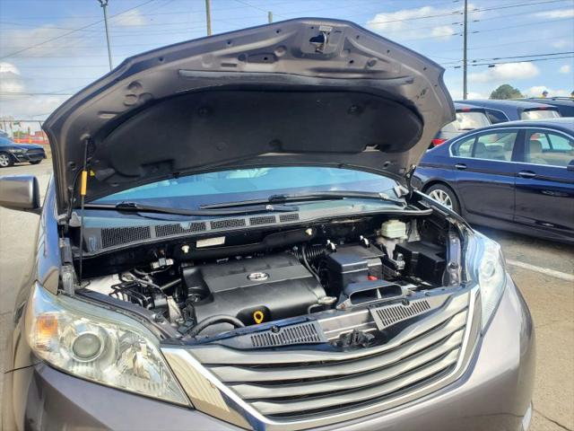 2012 Toyota Sienna XLE V6 8 Passenger