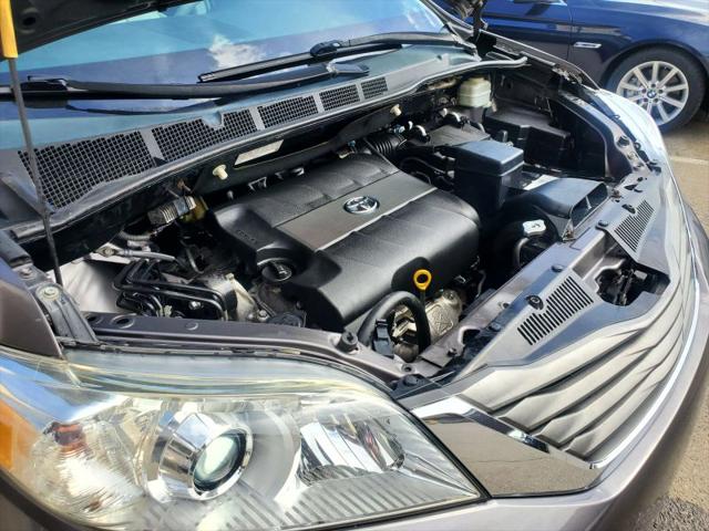2012 Toyota Sienna XLE V6 8 Passenger