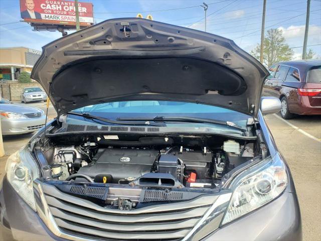 2012 Toyota Sienna XLE V6 8 Passenger