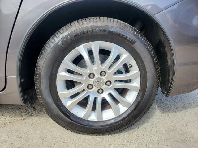 2012 Toyota Sienna XLE V6 8 Passenger