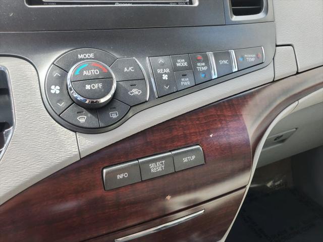 2012 Toyota Sienna XLE V6 8 Passenger
