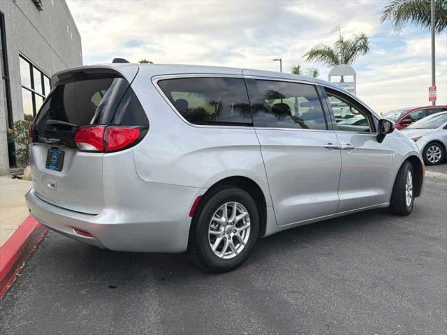 2022 Chrysler Voyager LX