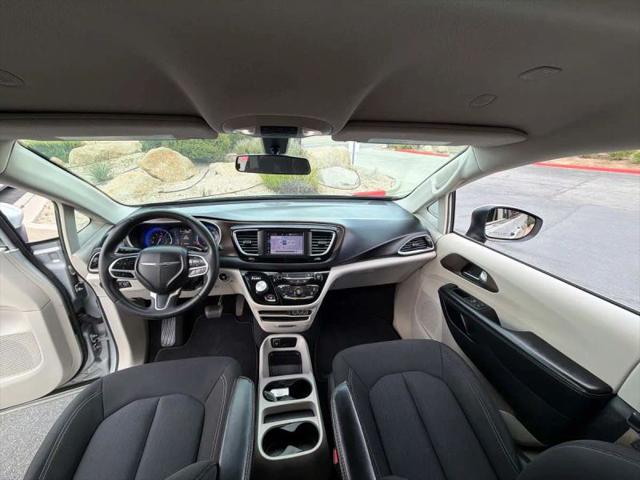 2022 Chrysler Voyager LX