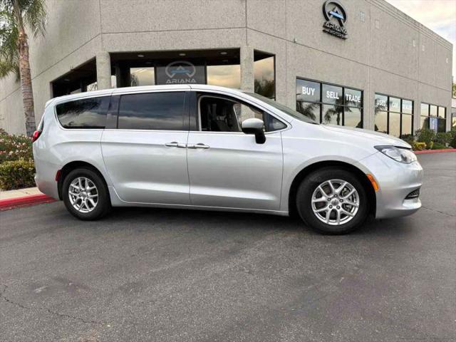 2022 Chrysler Voyager LX