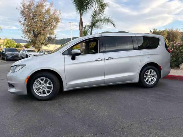 2022 Chrysler Voyager LX