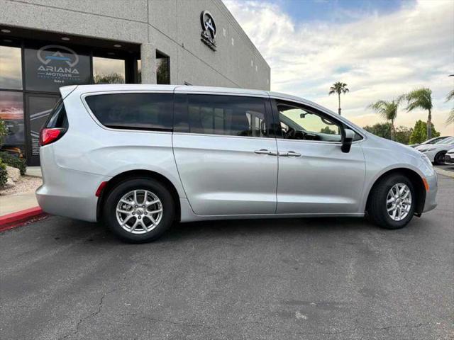 2022 Chrysler Voyager LX