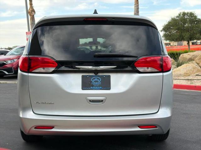 2022 Chrysler Voyager LX