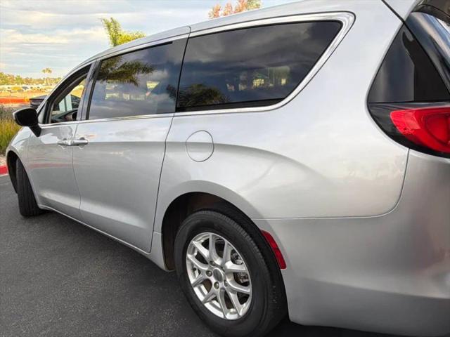 2022 Chrysler Voyager LX