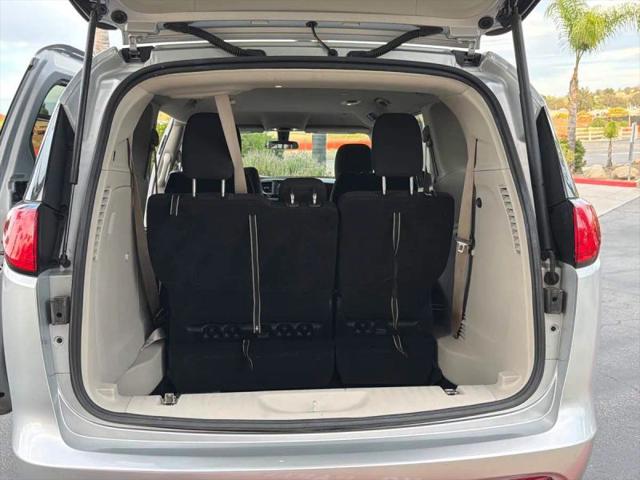 2022 Chrysler Voyager LX