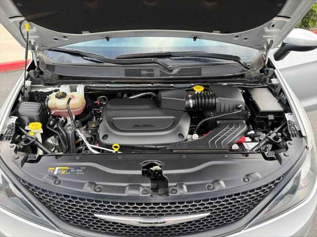 2022 Chrysler Voyager LX