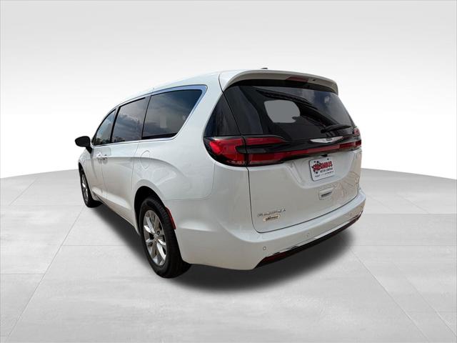 2026 Chrysler Pacifica Select AWD