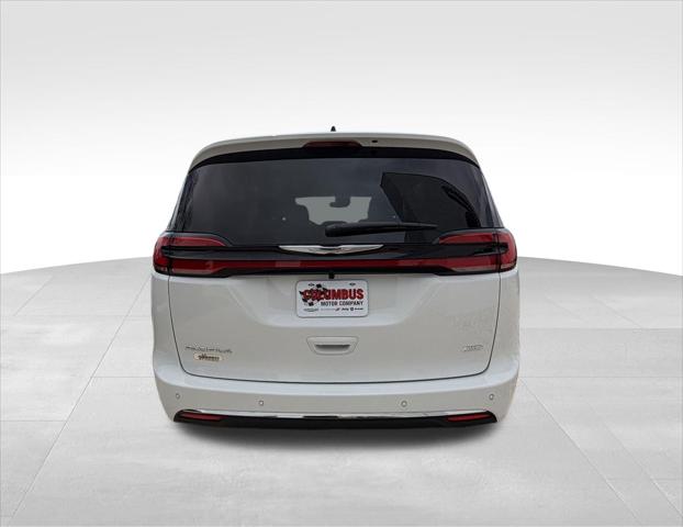 2026 Chrysler Pacifica Select AWD