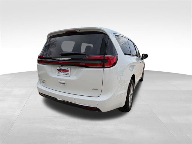 2026 Chrysler Pacifica Select AWD